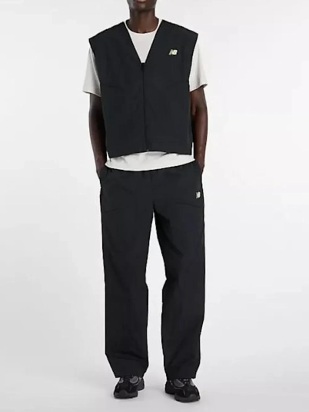 New Balance Black Castlefield Woven Vest in Medium